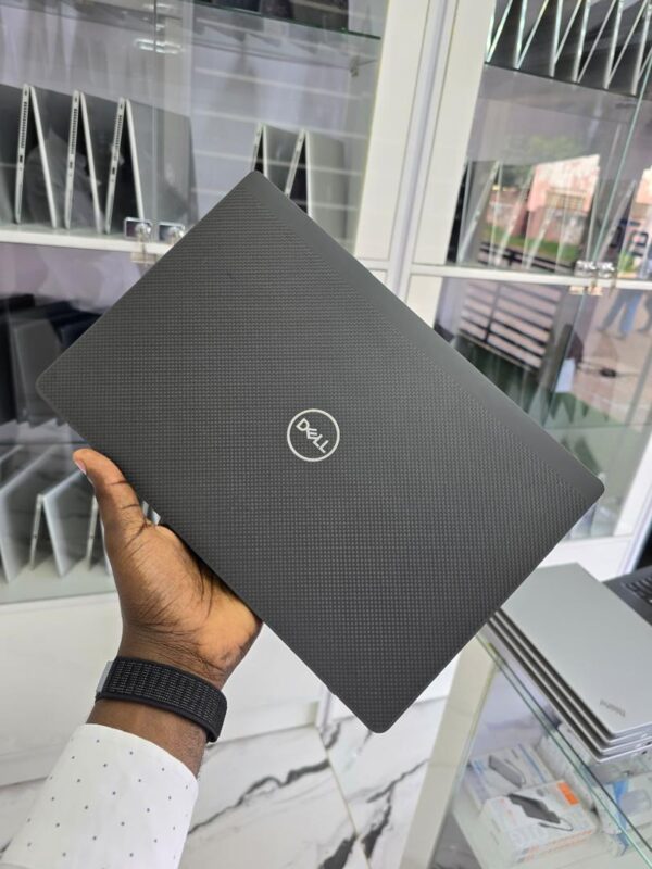 Dell Latitude 7300